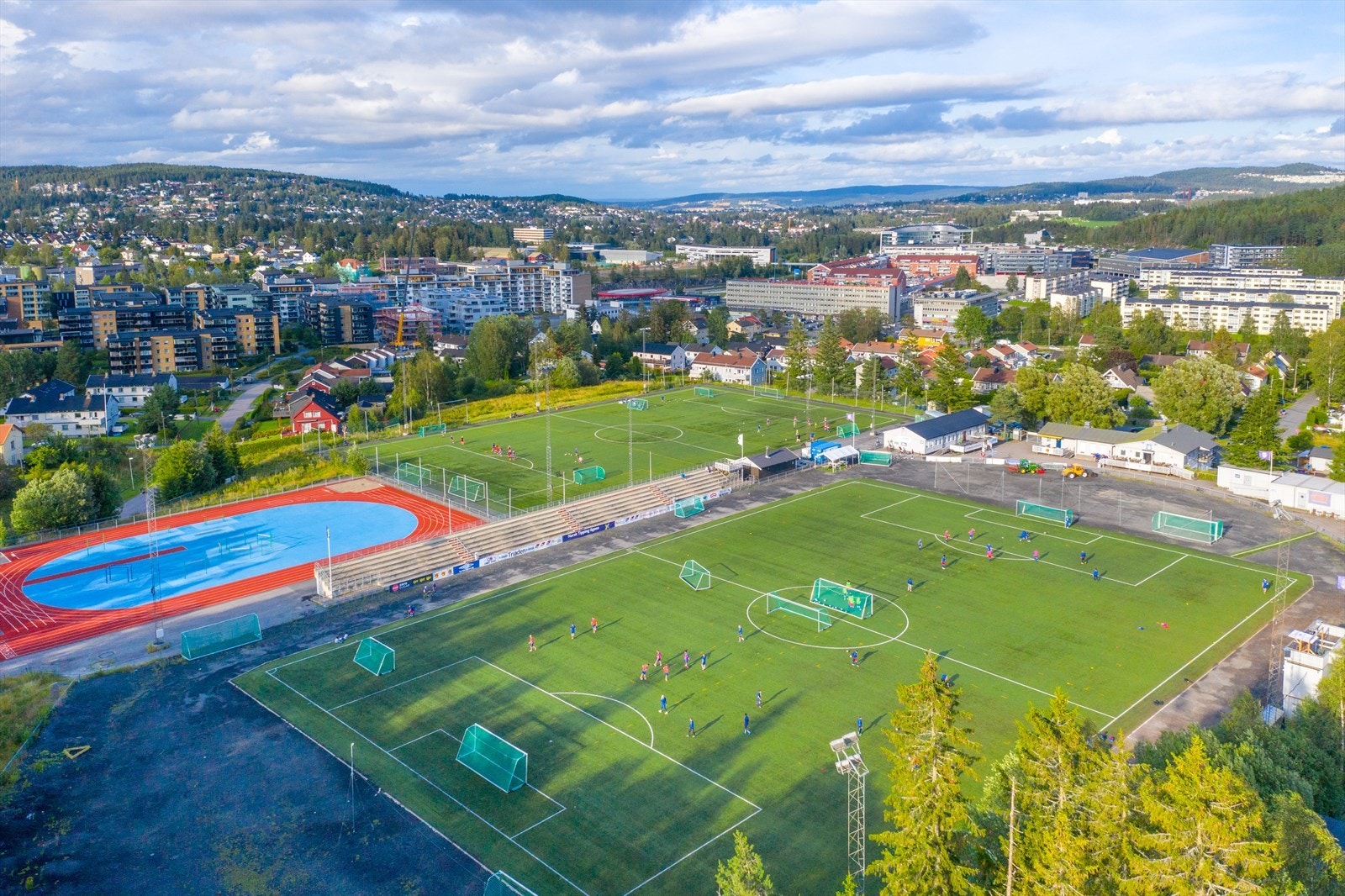 Rolvsrud stadion ligger like ved leiligheten og er fotballstadionet til Lørenskog IF. Galleribilde