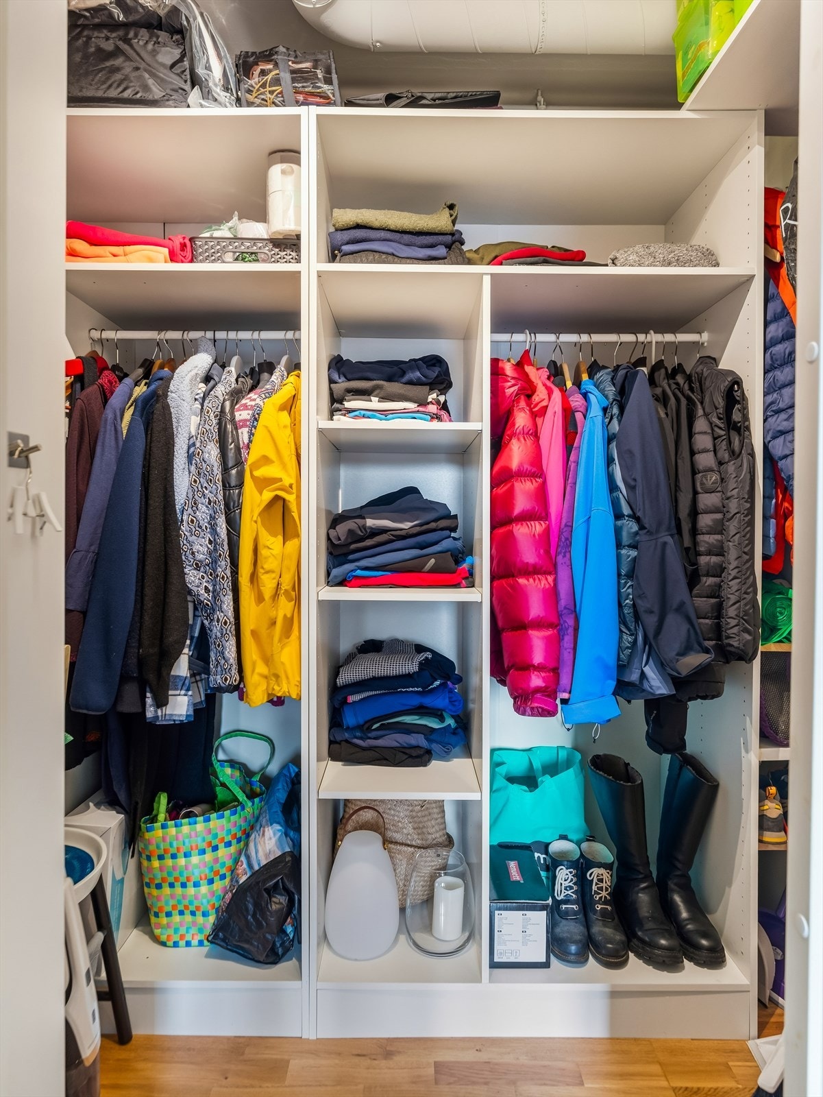 I tillegg er det inngang til en innvendig bod med ekstra lagringsplass. Galleribilde