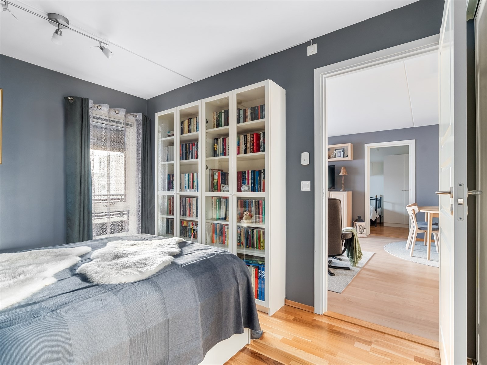 Videre er det plass til garderobeløsning. Galleribilde