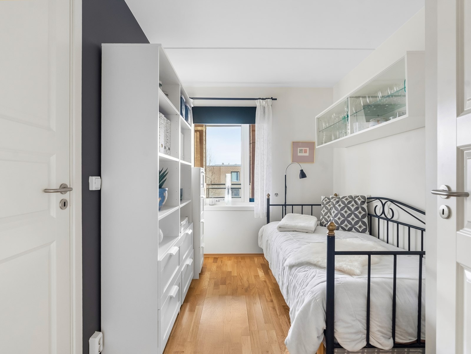 Soverom nr. 2 fungerer ypperlig som barnerom, gjesterom eller kontor - her er mulighetene mange. Galleribilde