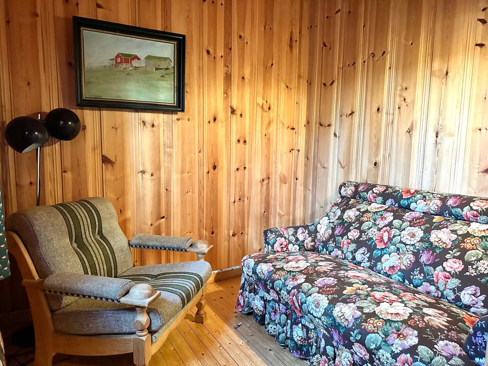 I stuen er det også et lite adskilt rom som kan benyttes som en lesekrok, eller som en sovealkove. Galleribilde