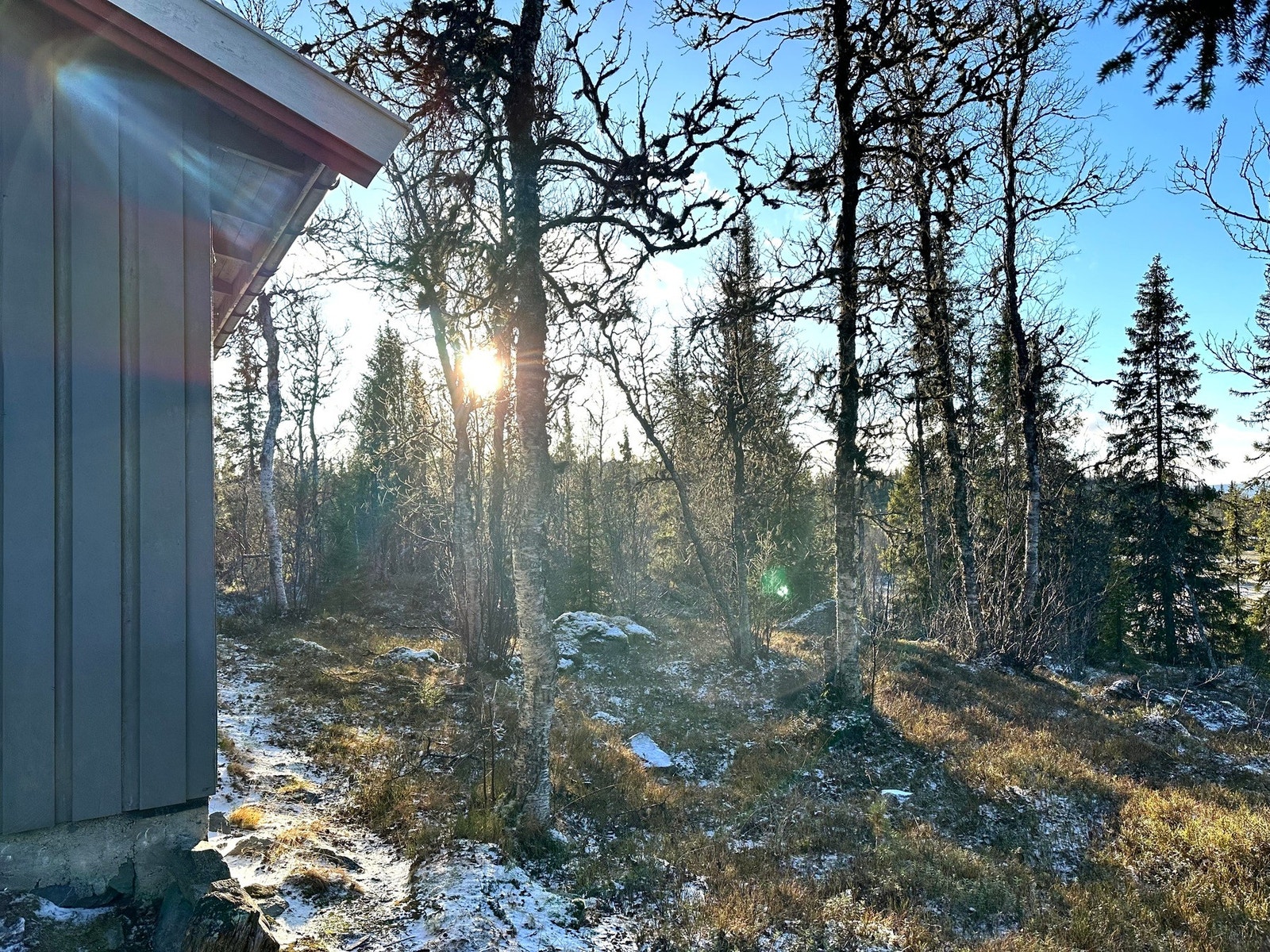 Her kan du trekke deg tilbake å nyte en avslappende hyttehverdag, men likevel ha kort avstand til alt Aurdalsåsen kan by på! Galleribilde