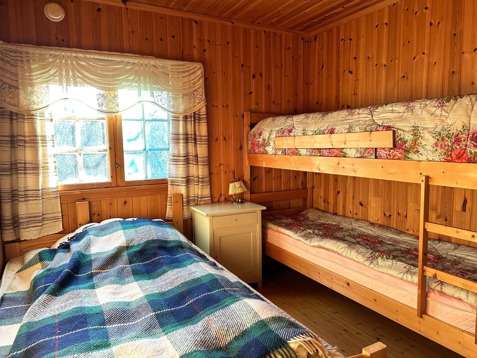 Soverom 1 med køyeseng og dobbeltseng. Galleribilde