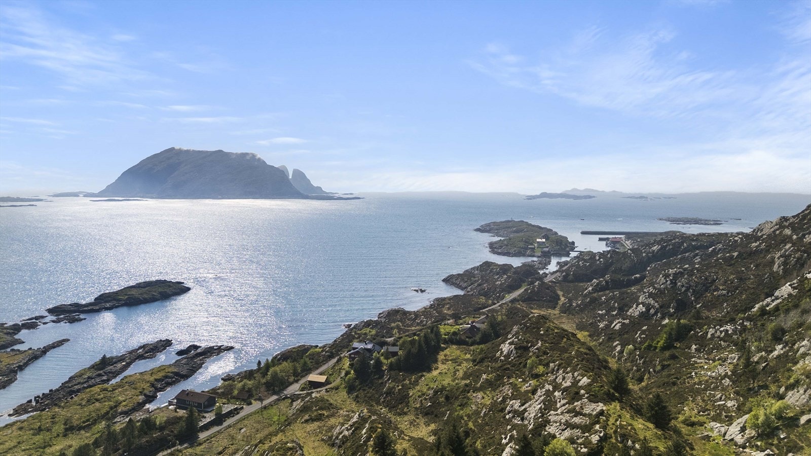 Nydeleg utsikt mot Reksta, Rognaldsvågen og Kinnaklova Galleribilde