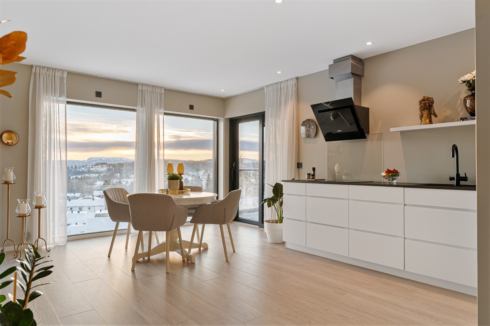 Store vindusflater med flott utsikt Galleribilde