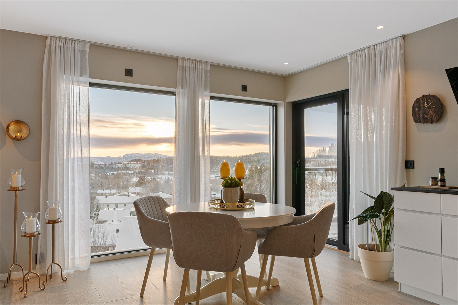 Utsikt rett mot Vassfjellet Galleribilde