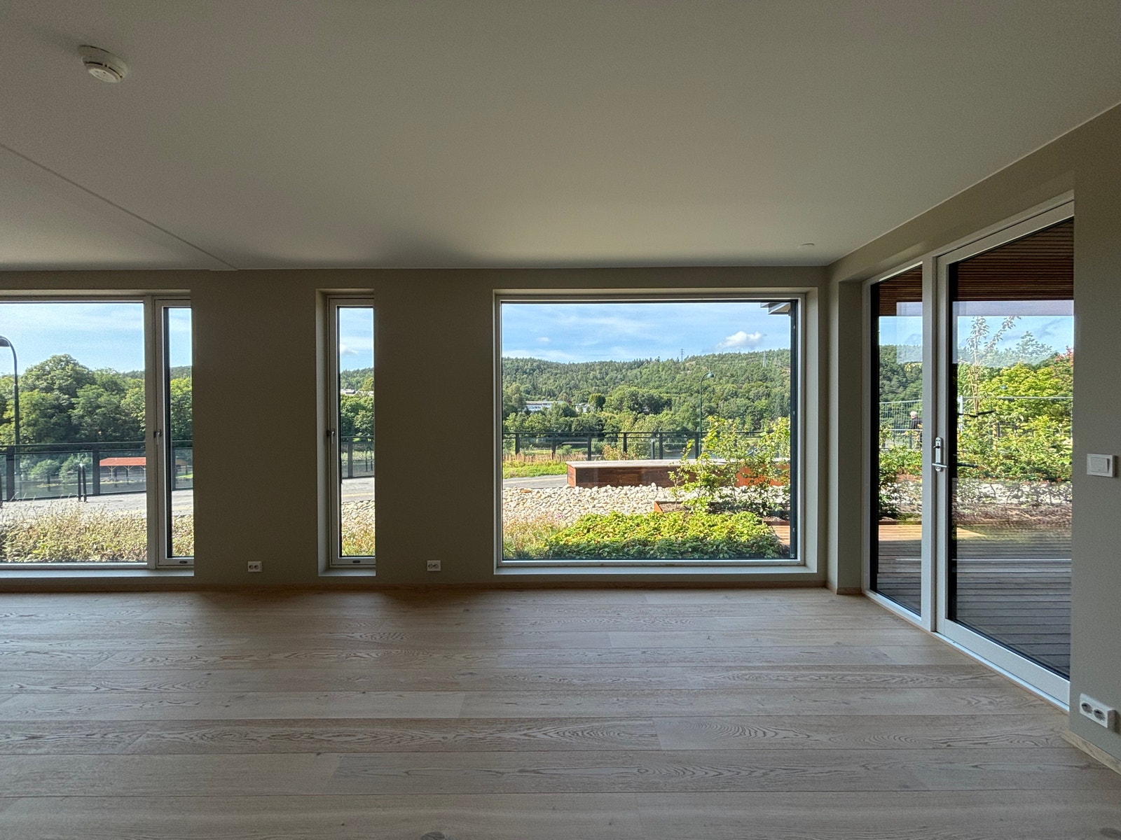 stuedel, her er også utgang til terrassen Galleribilde