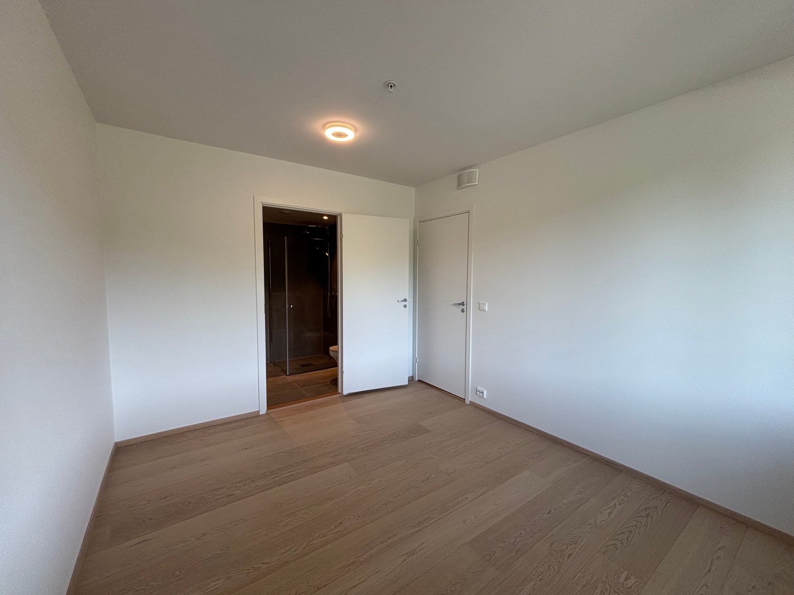 fra soverommet har du eget baderom i tilknytning til soverommet Galleribilde