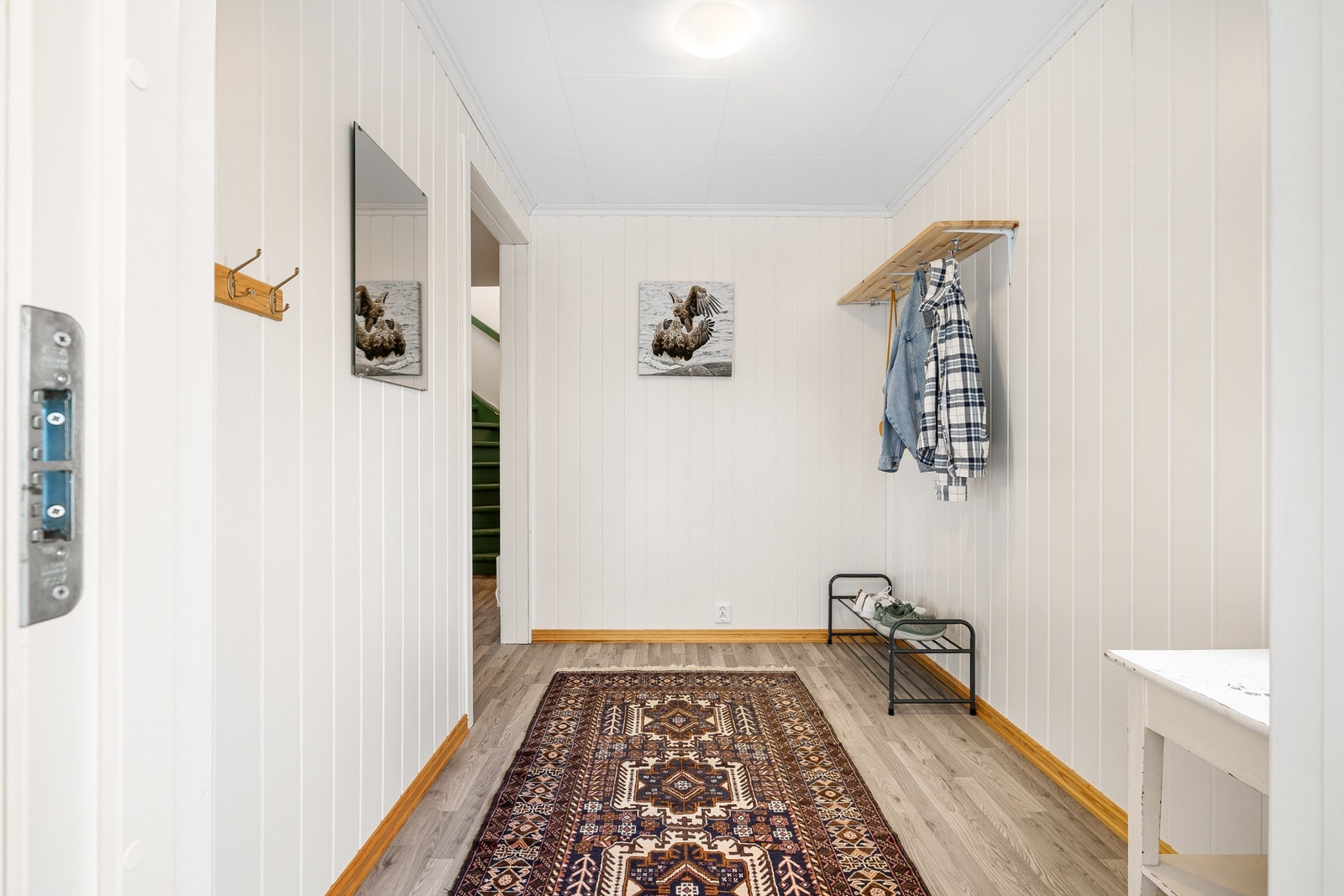 Lys og romslig entré Galleribilde