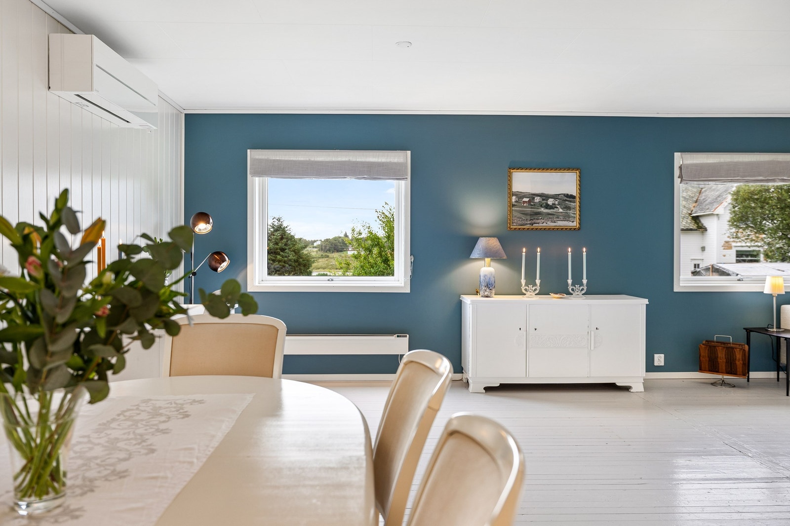 Spisestue ved kjøkkenet Galleribilde