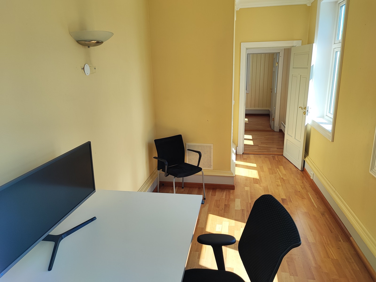 Kontor 1 etg. 10 m2. (1/2) Ledig Galleribilde