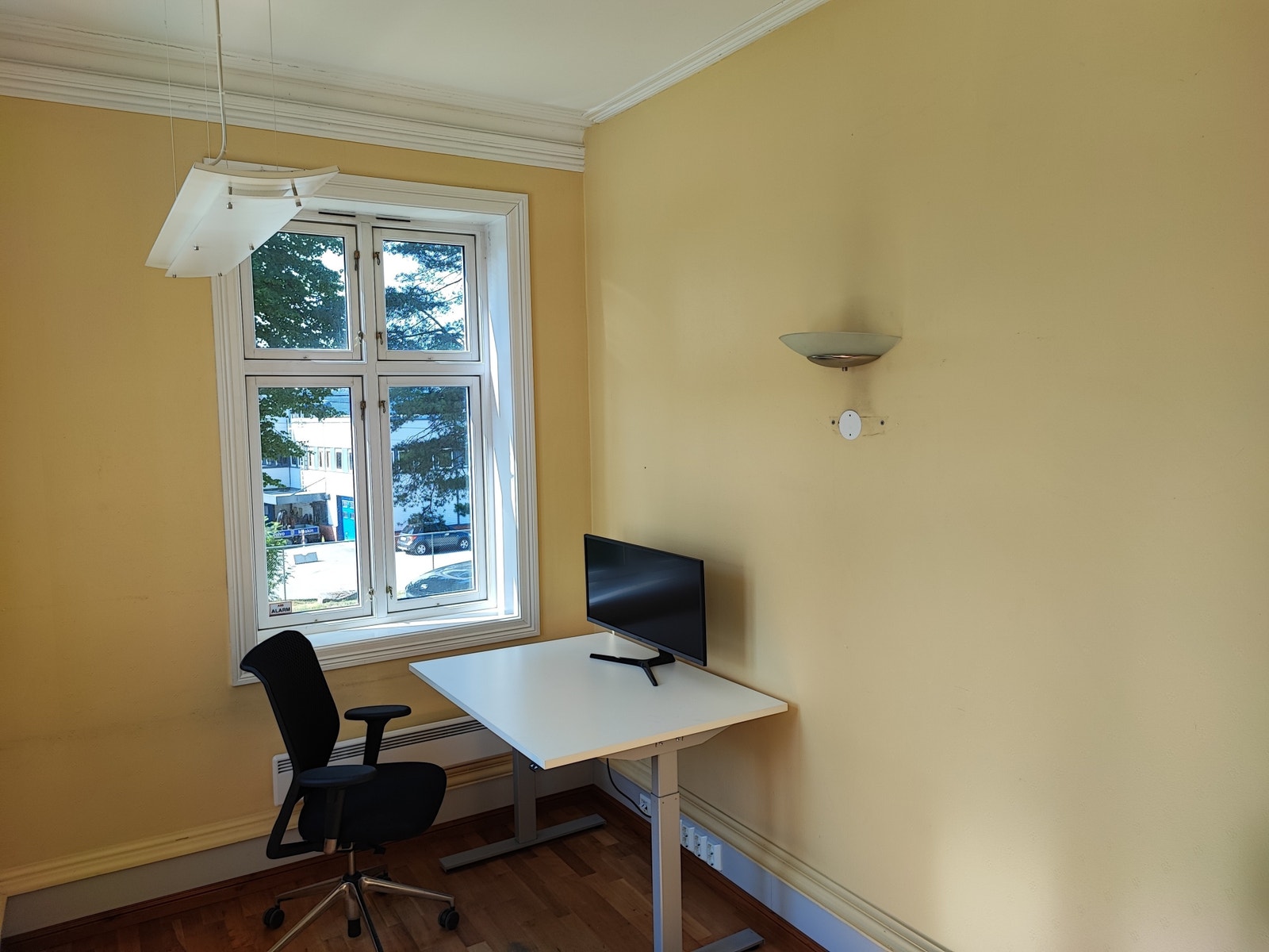 Kontor 1 etg. 10 m2. (1/2) Ledig Galleribilde