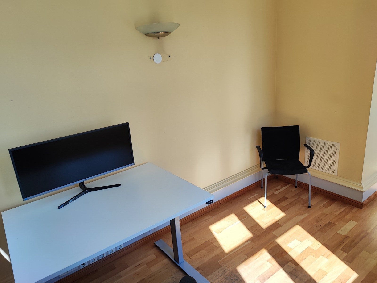 Kontor 1 etg. 10 m2. (1/2) Ledig Galleribilde