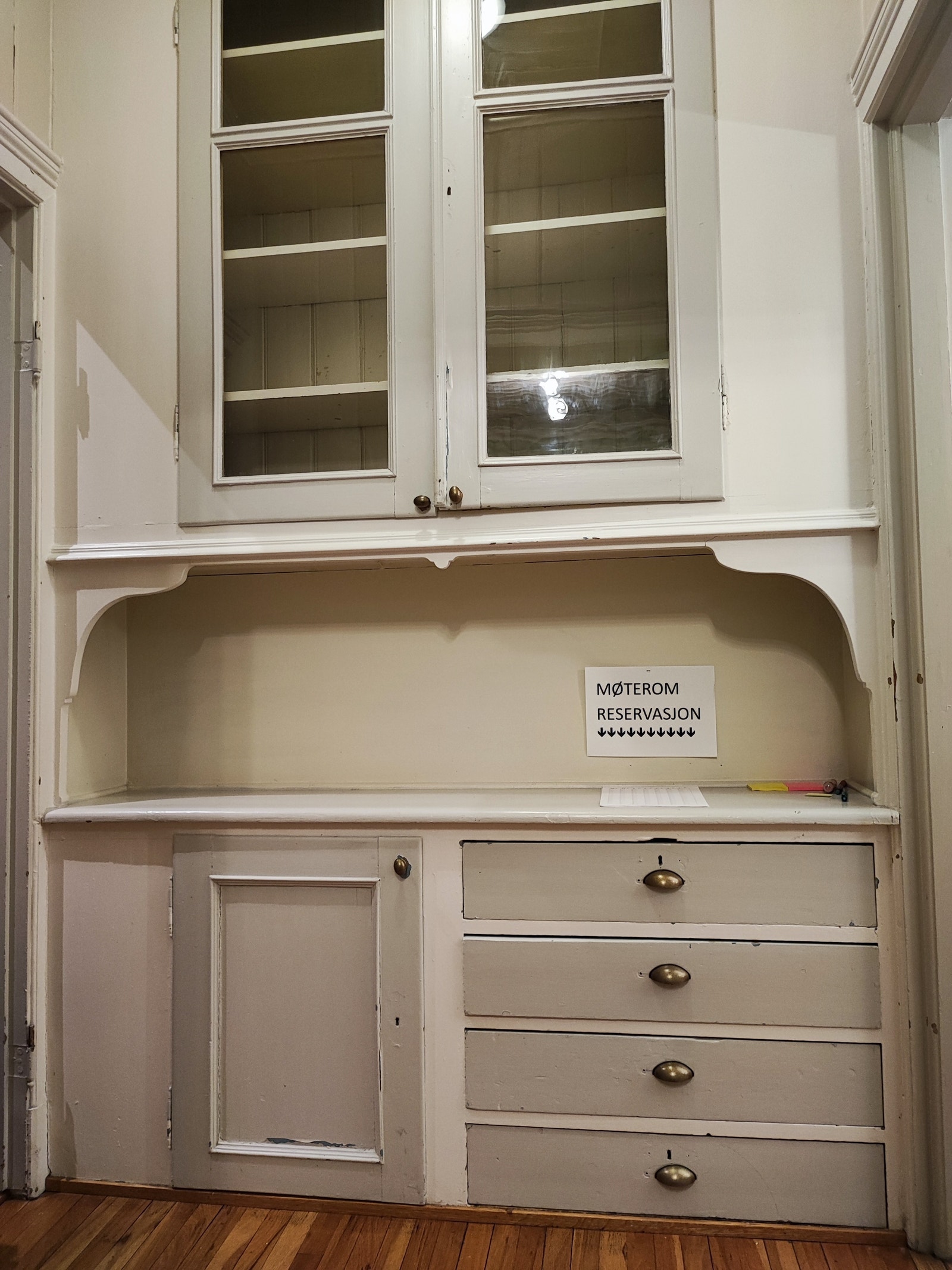 Mellomgang ved møterom Galleribilde