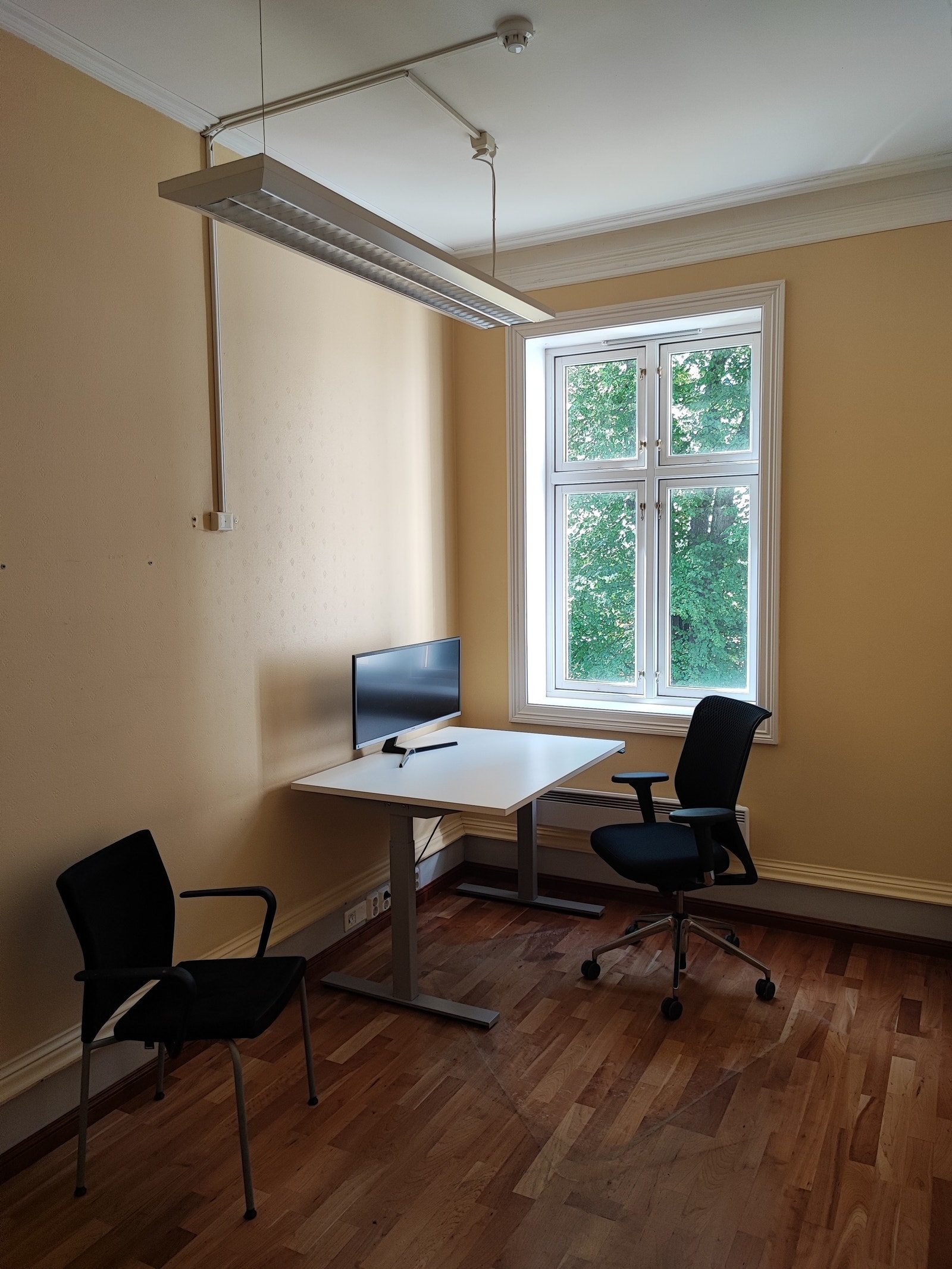 Kontor 1 etg. 10 m2. (2/2) Ledig Galleribilde