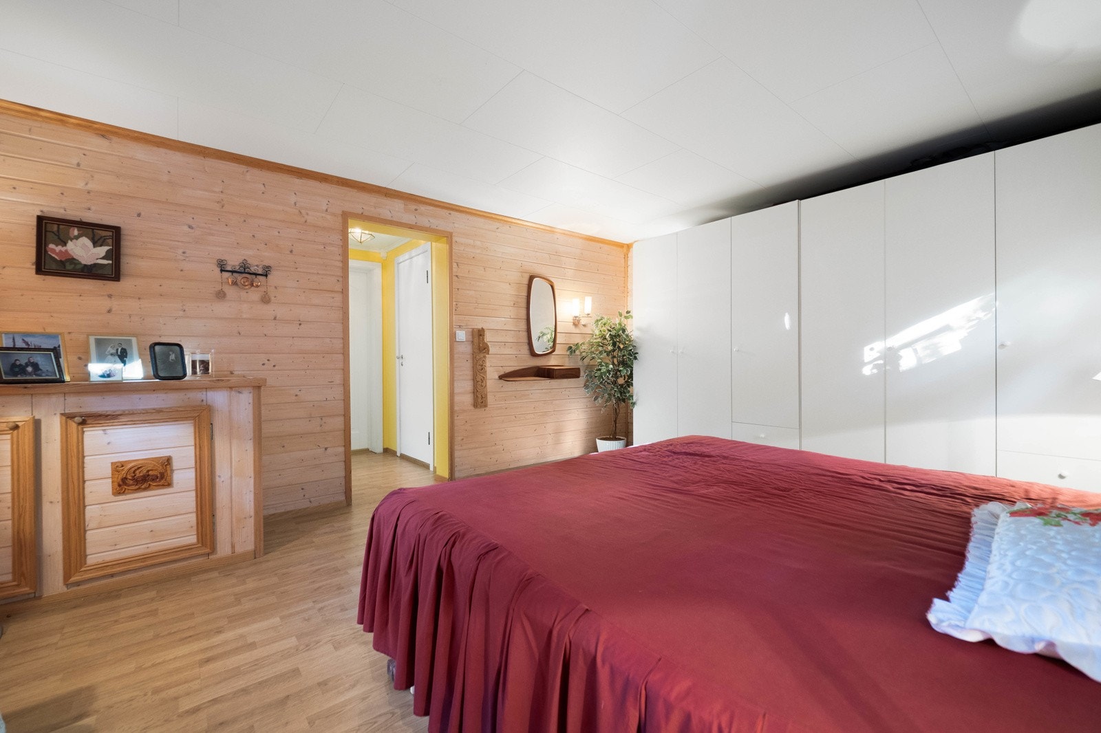 Soverom med god skapplass (Byggemeldt som kjellerstue) Galleribilde