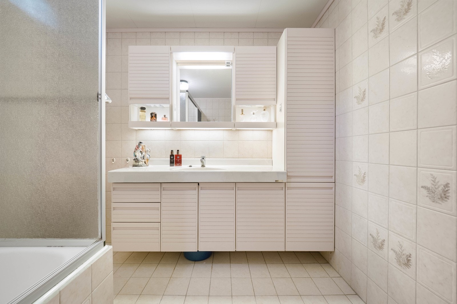 Bad nr 2 har badekar Galleribilde