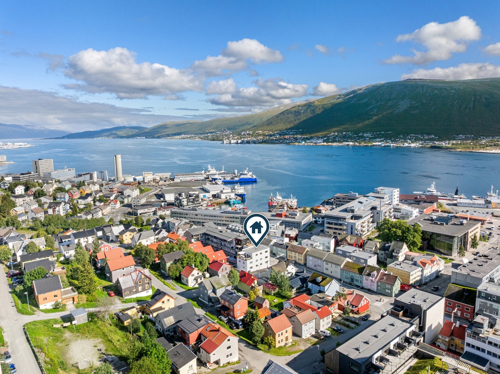 Fra blokken er det kun få minutters gange til den nye og populære bydelen Vervet.