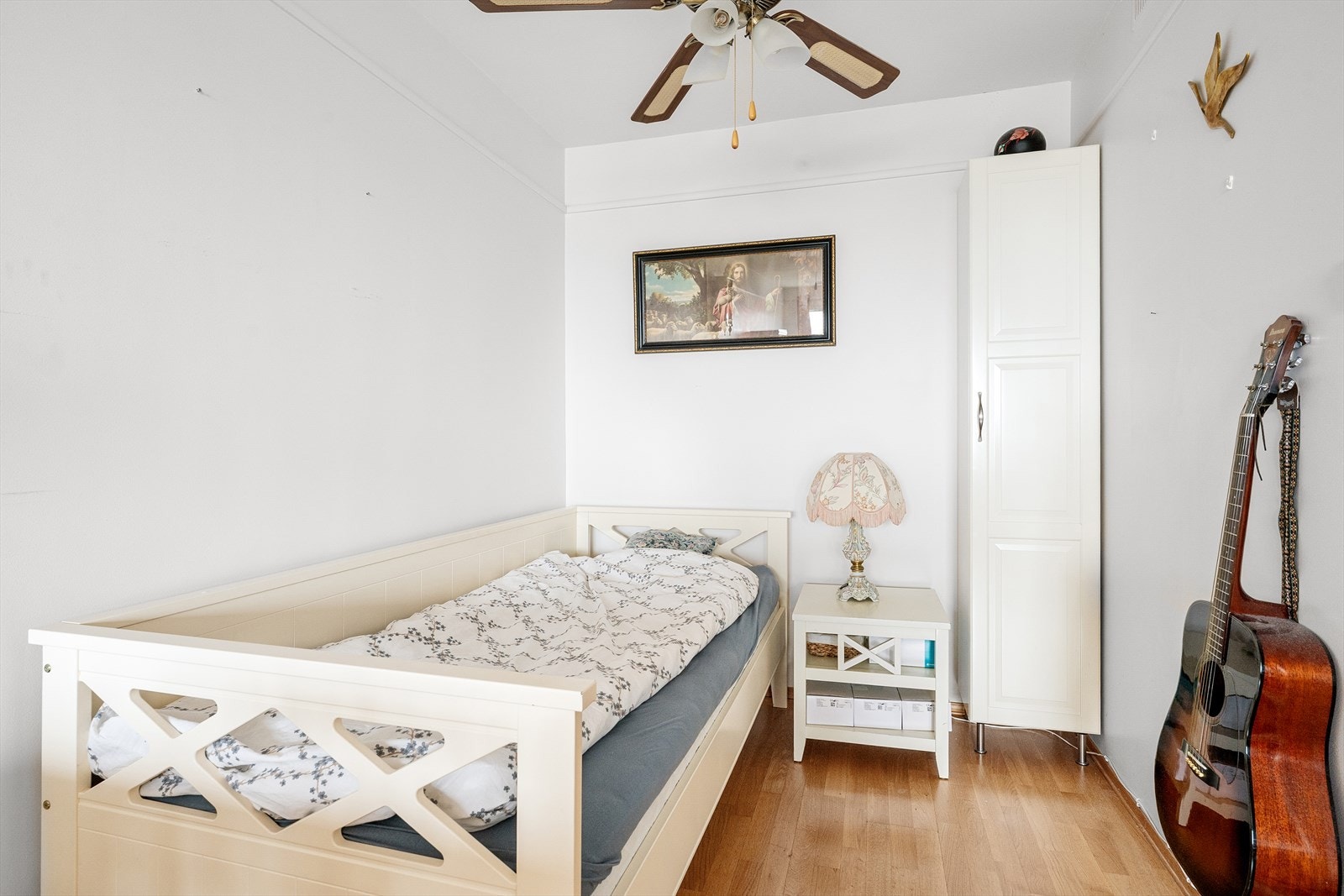 Her er det plass til en seng og garderobeløsning. Galleribilde