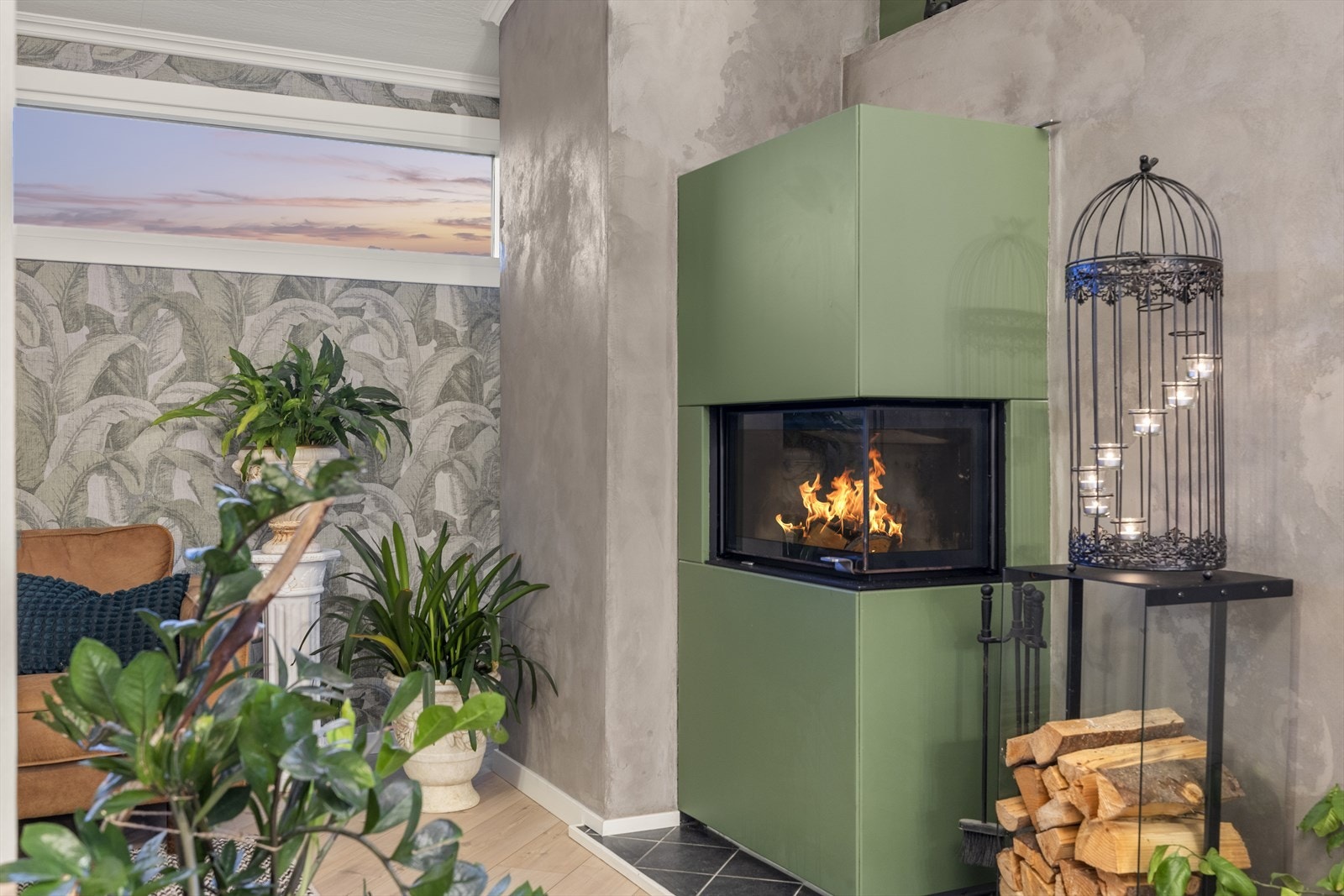 Peisen er sentralt plassert mellom stue og spisestue. Galleribilde