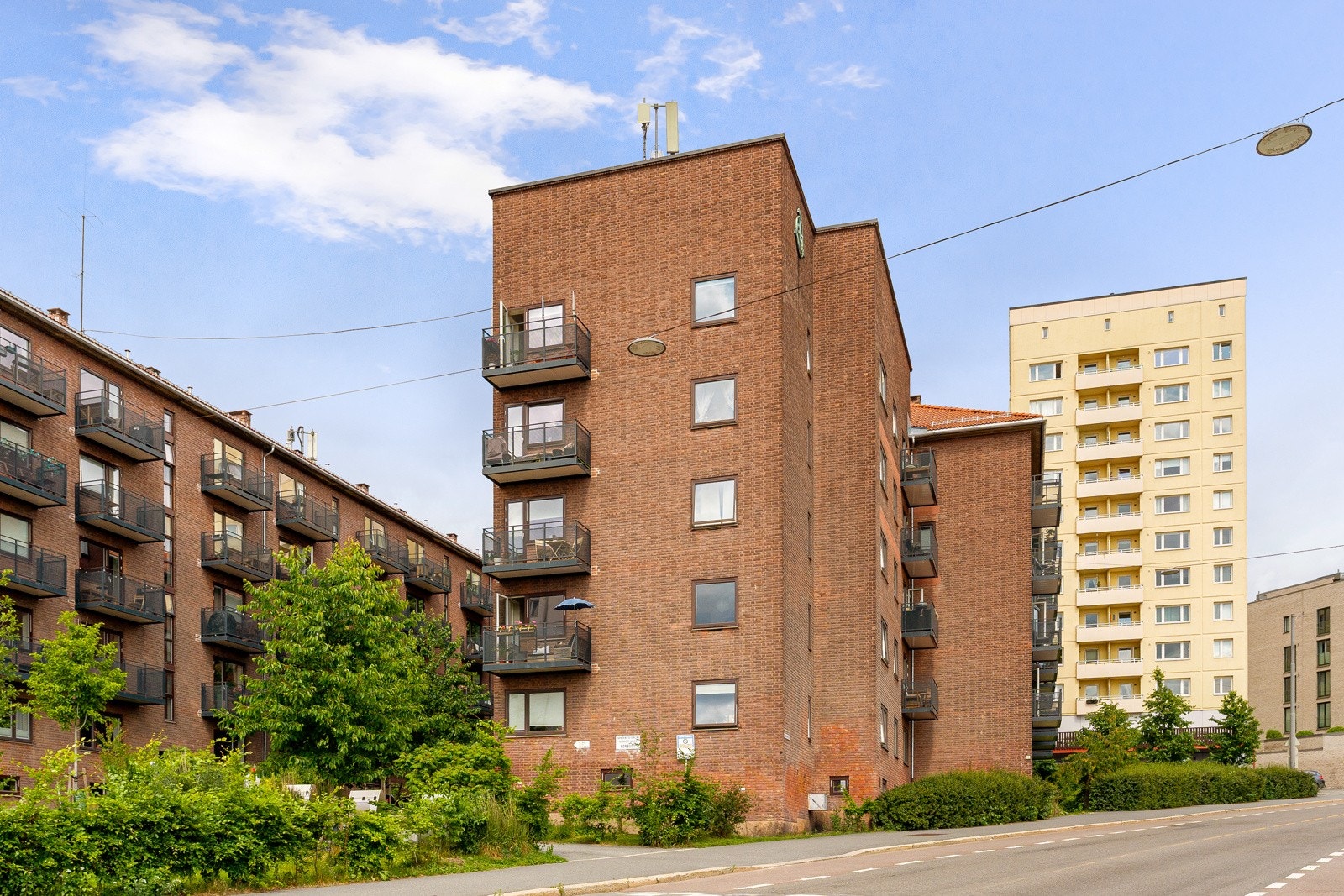 Her har man umiddelbar tilgang til et eldorado av service- og kollektivtilbud, samtidig som nabolaget kan by på flere av Oslos flotteste rekreasjonsområder. Galleribilde