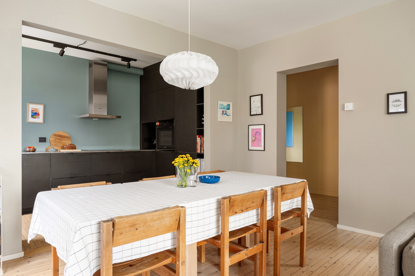 Her kan du møblere med stort spisebord for å samle famile og venner. Galleribilde