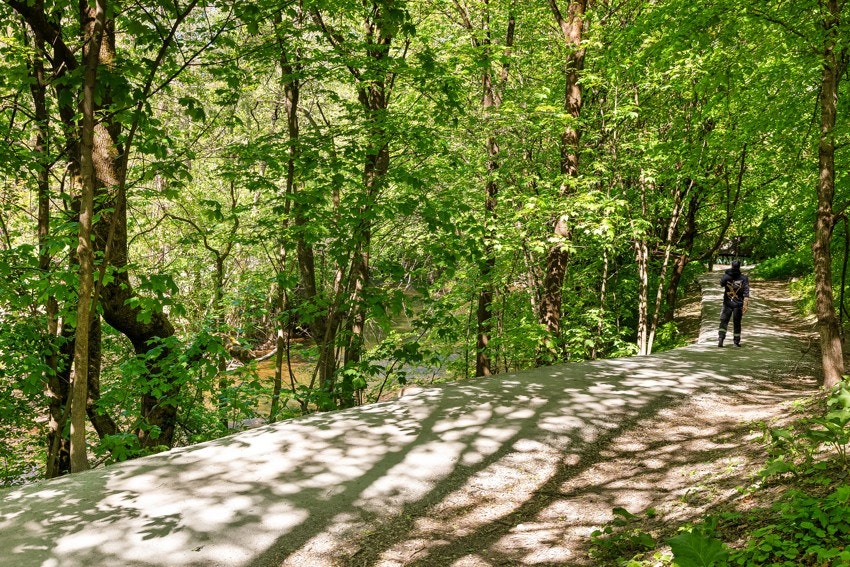 Akerselva har mange historiske minner og følger du den hele veien vil du møte 20 fosser, 45 bruer og flere badeplasser! Galleribilde