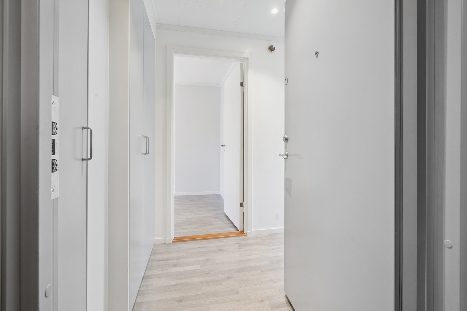 Entrè med skapplass Galleribilde