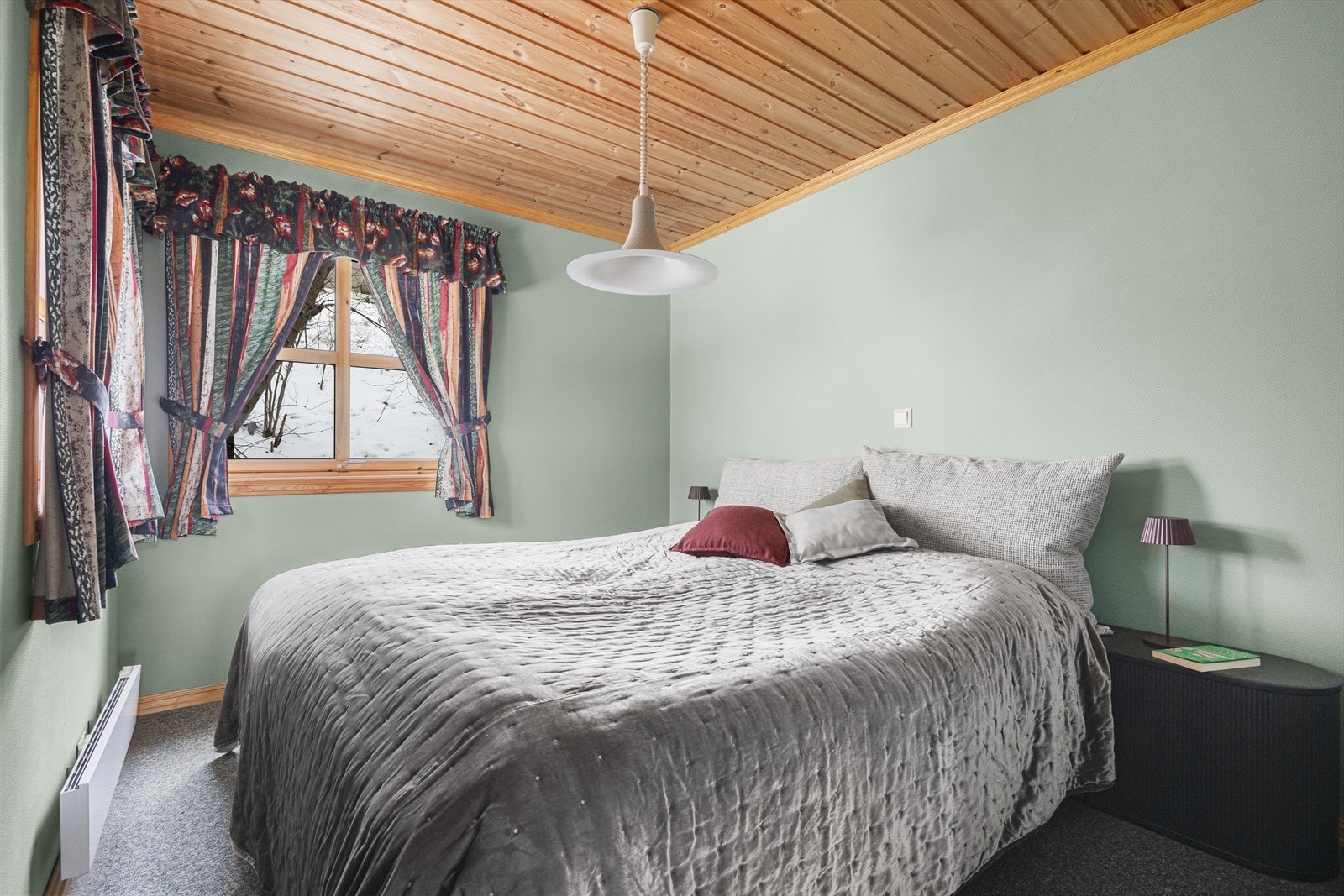 Soverommet får lysinnslipp fra to himmelretninger Galleribilde