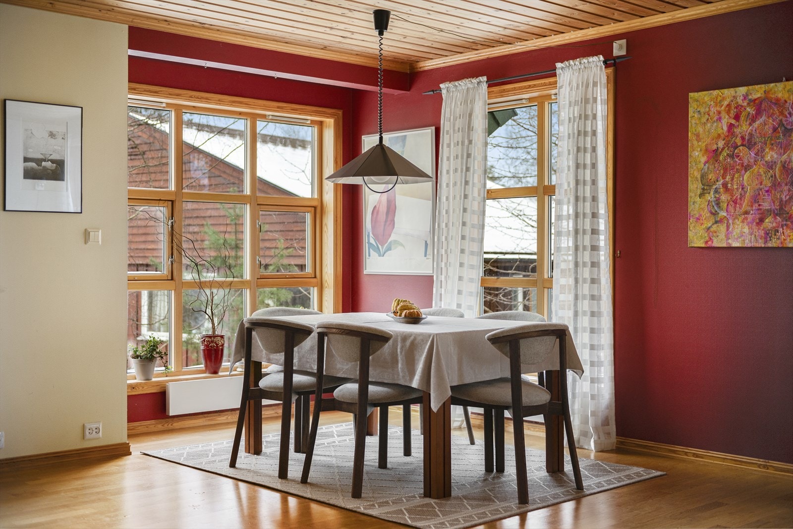 Usjenert og tilbaketrukket i fredelige omgivelser Galleribilde