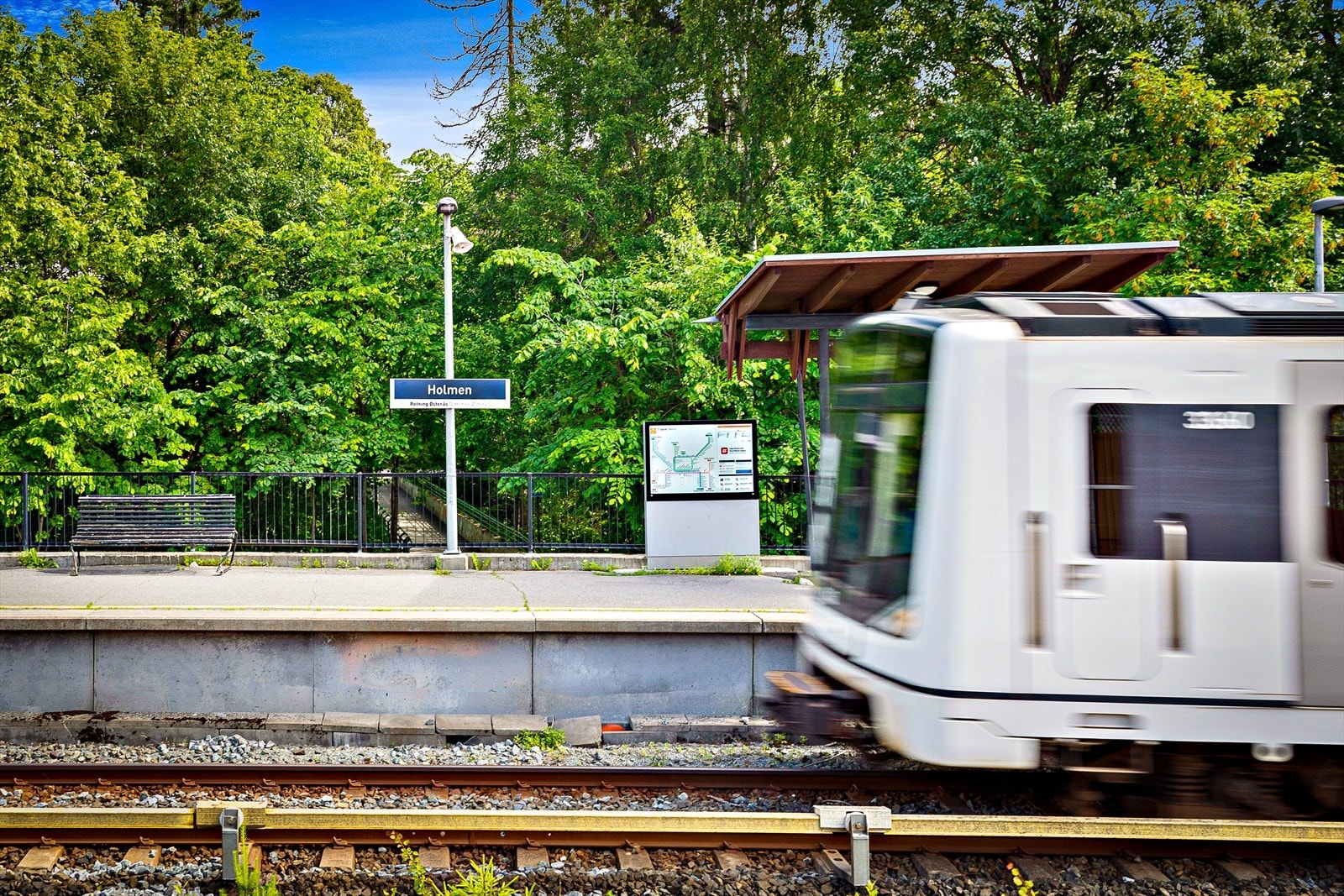 Fra boligen er det ca. 10 minutters gange til Holmen T-banestasjon med linje 2 Galleribilde