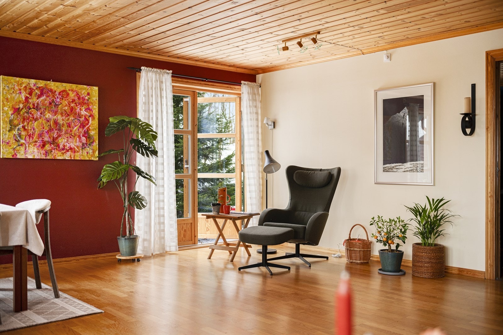 Fra stuen er det utgang til både balkong og vestvendt terrasse Galleribilde