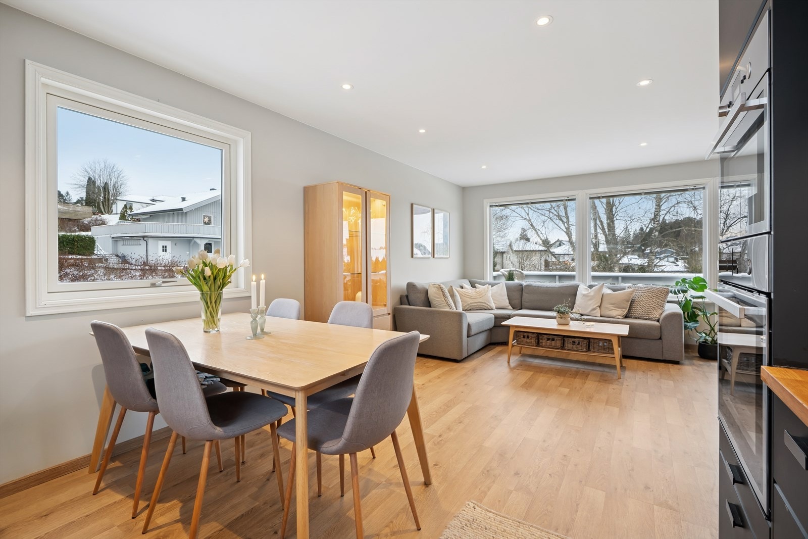 Stue og kjøkken har også godt med downlights som sørger for en god belysning Galleribilde