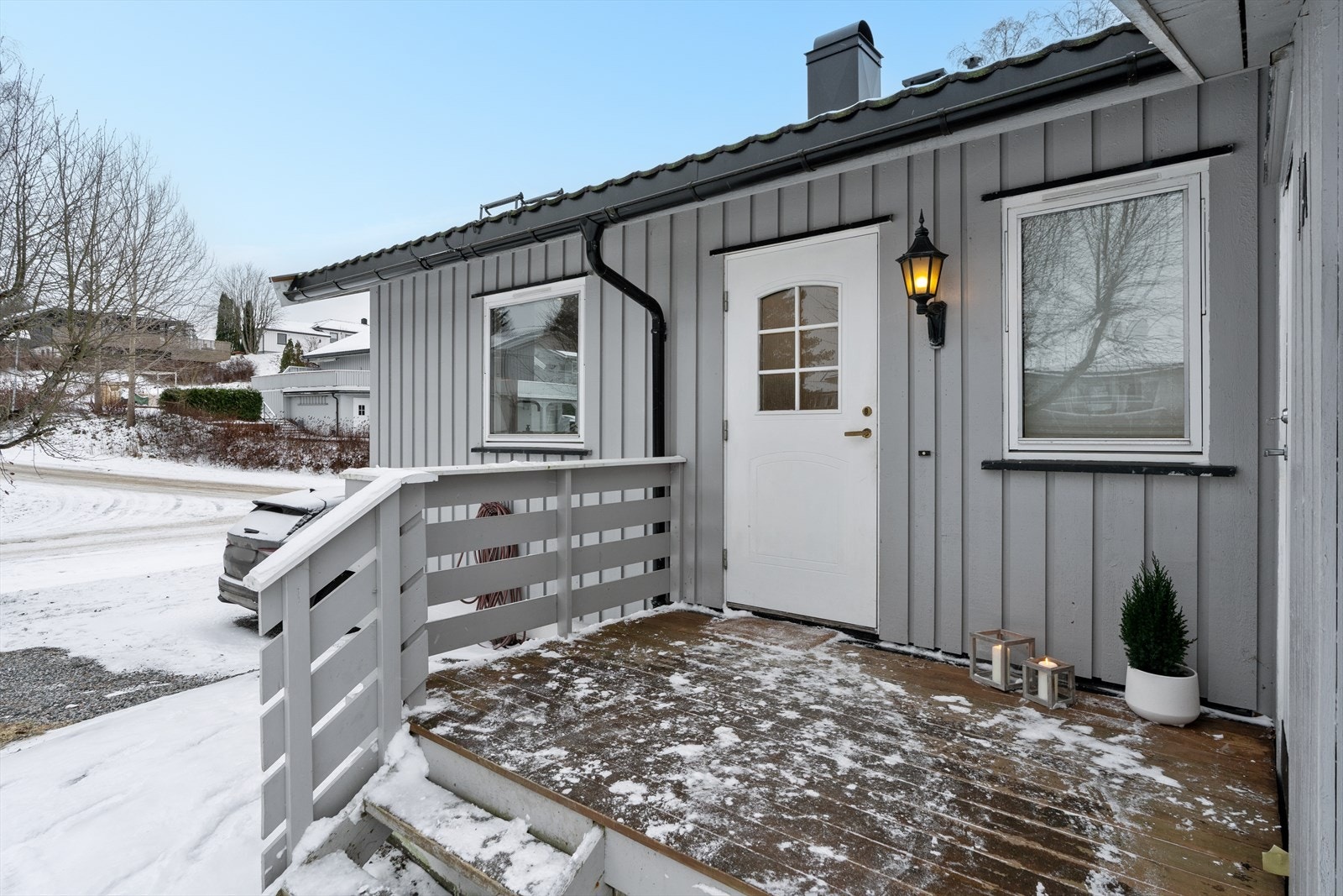 Inngangsparti med adkomst til utvendig sportsbod som er på ca. 4,6 kvm Galleribilde