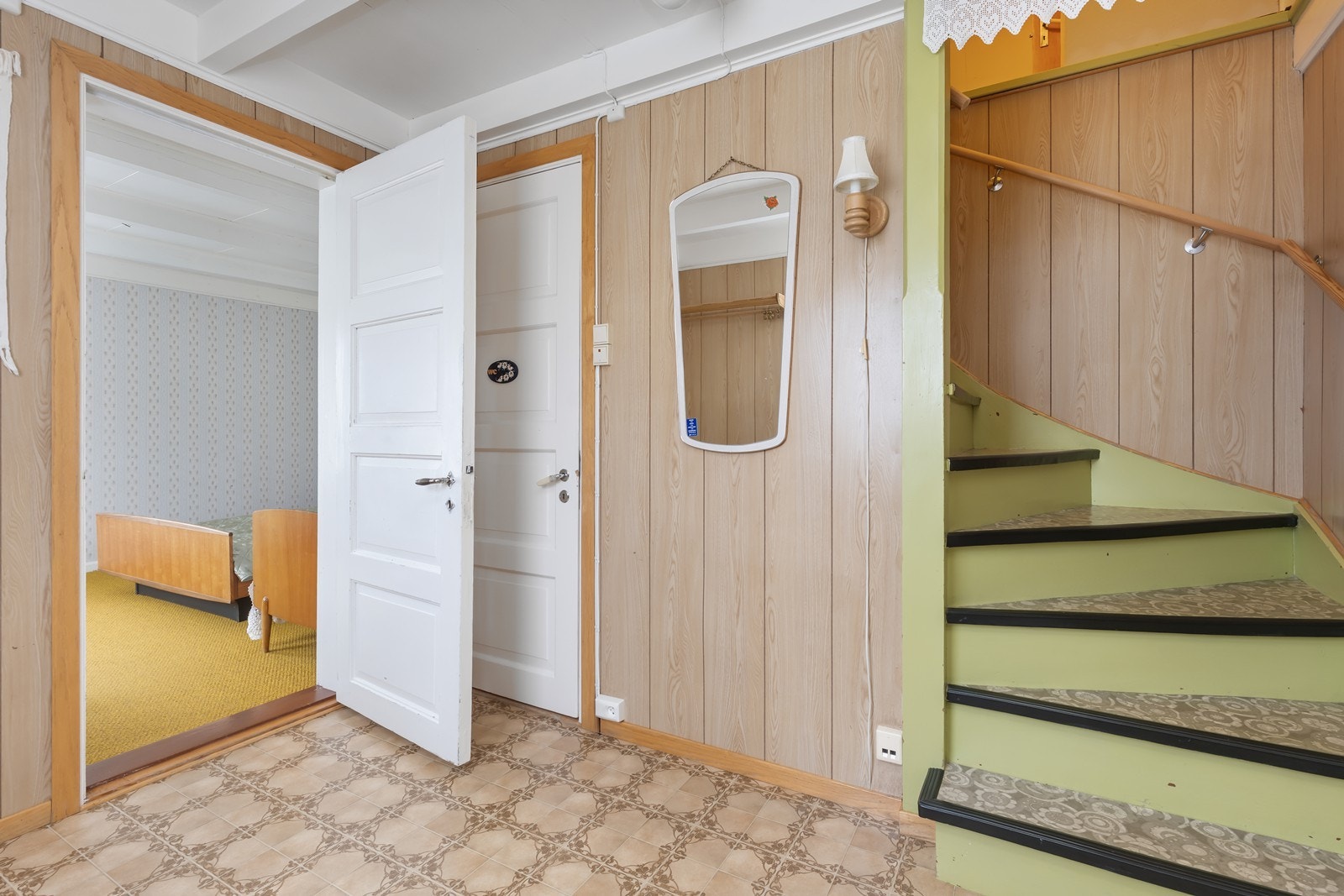 Fra midtgang mot soverom. Galleribilde