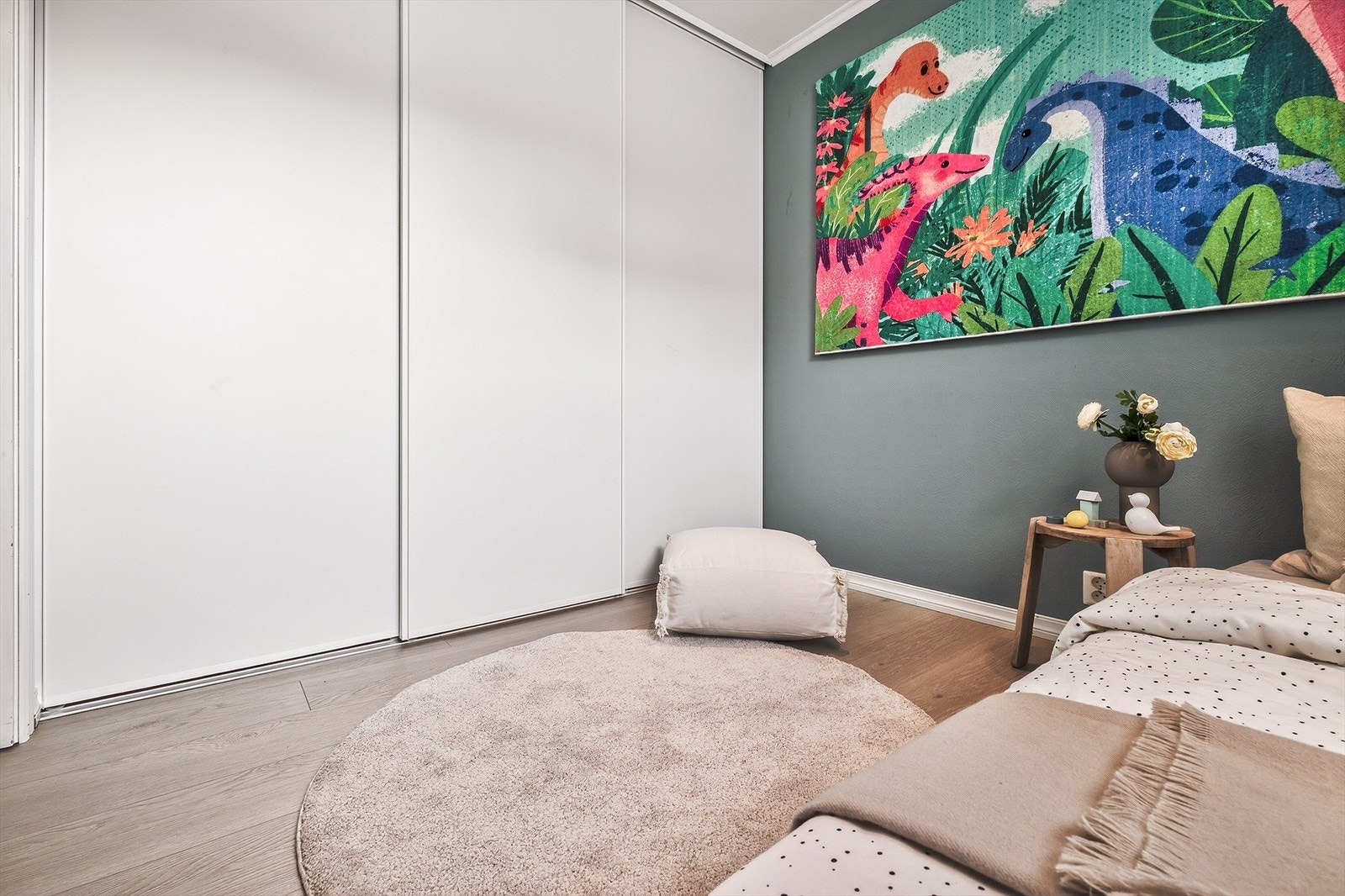 Praktisk skyvedørsgarderobe. Galleribilde