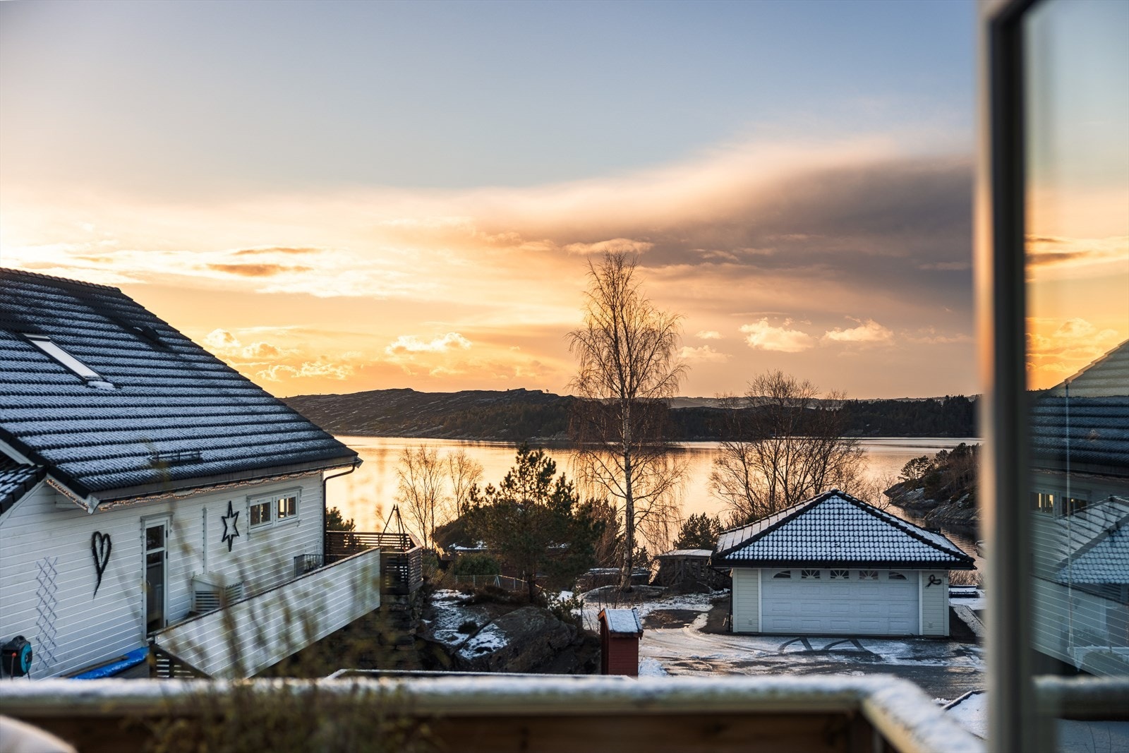Nydelig sjøutsikt fra balkongen oppe. Galleribilde