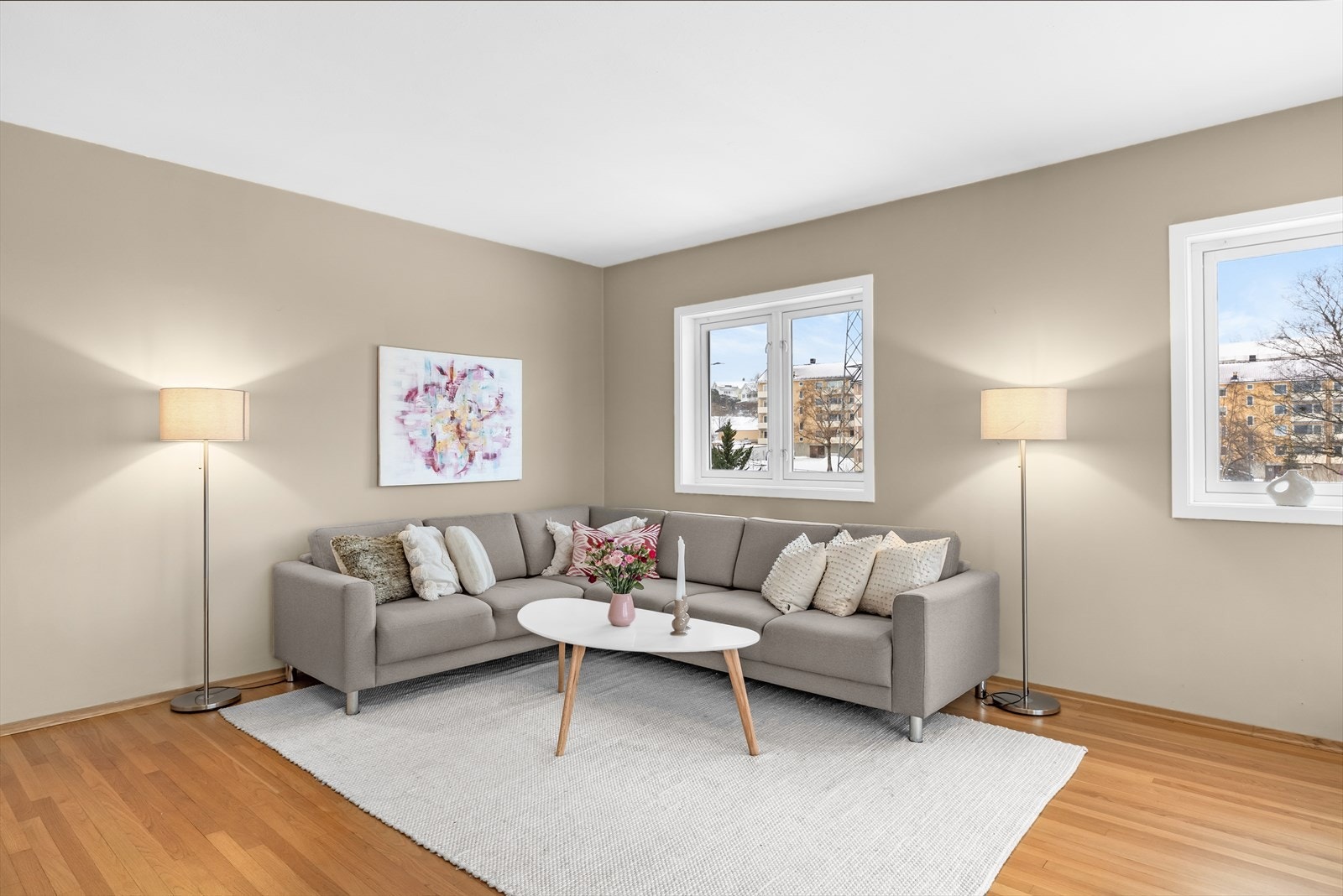 Denne fine hjørneleiligheten har ingen innsyn. Galleribilde