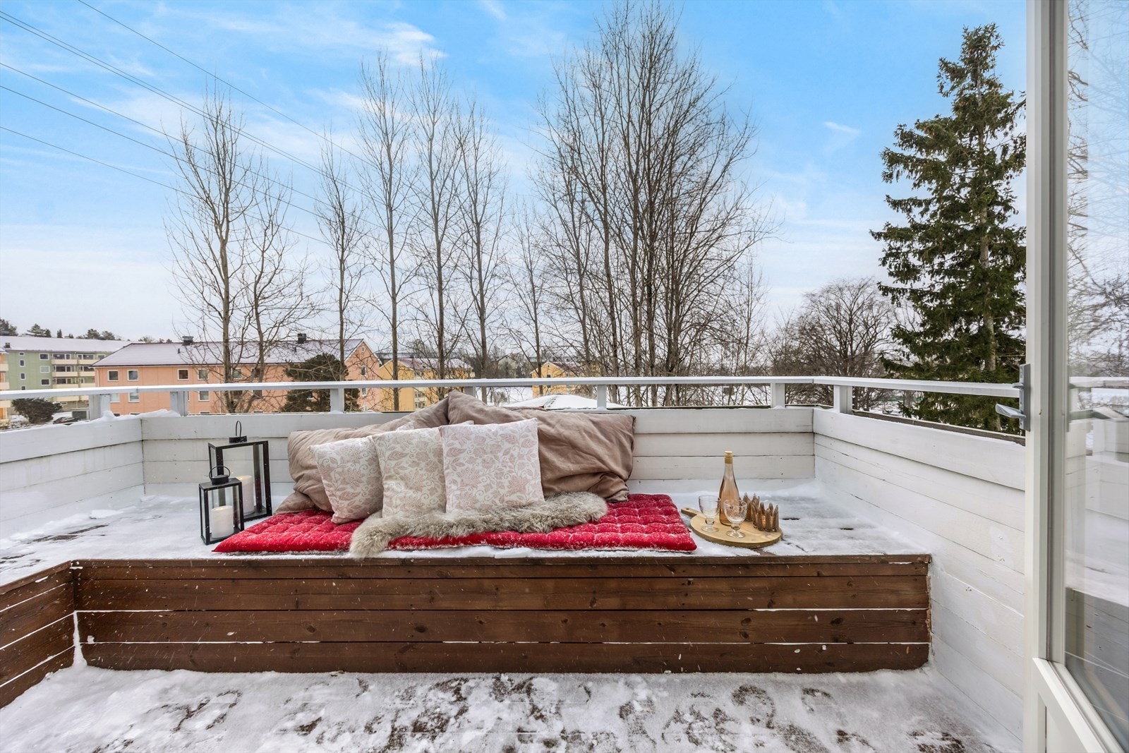 La oss avslutningsvis ta en titt på balkongen igjen. Galleribilde