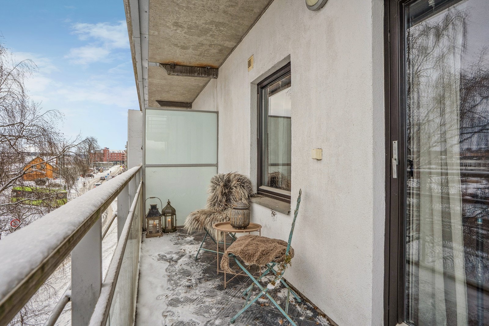 Østvendt balkong på ca. 6,2 kvm med adkomst fra soverommet - her kan man nyte en herlig morgensol Galleribilde