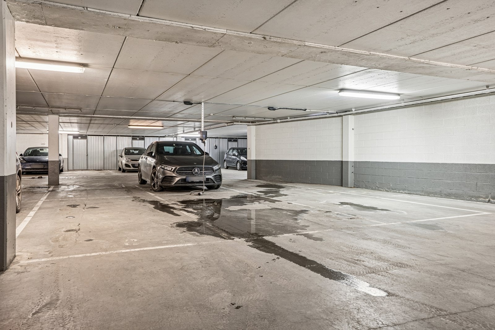 Fast parkeringsplass i oppvarmet garasjeanlegg m/lader til elbil Galleribilde