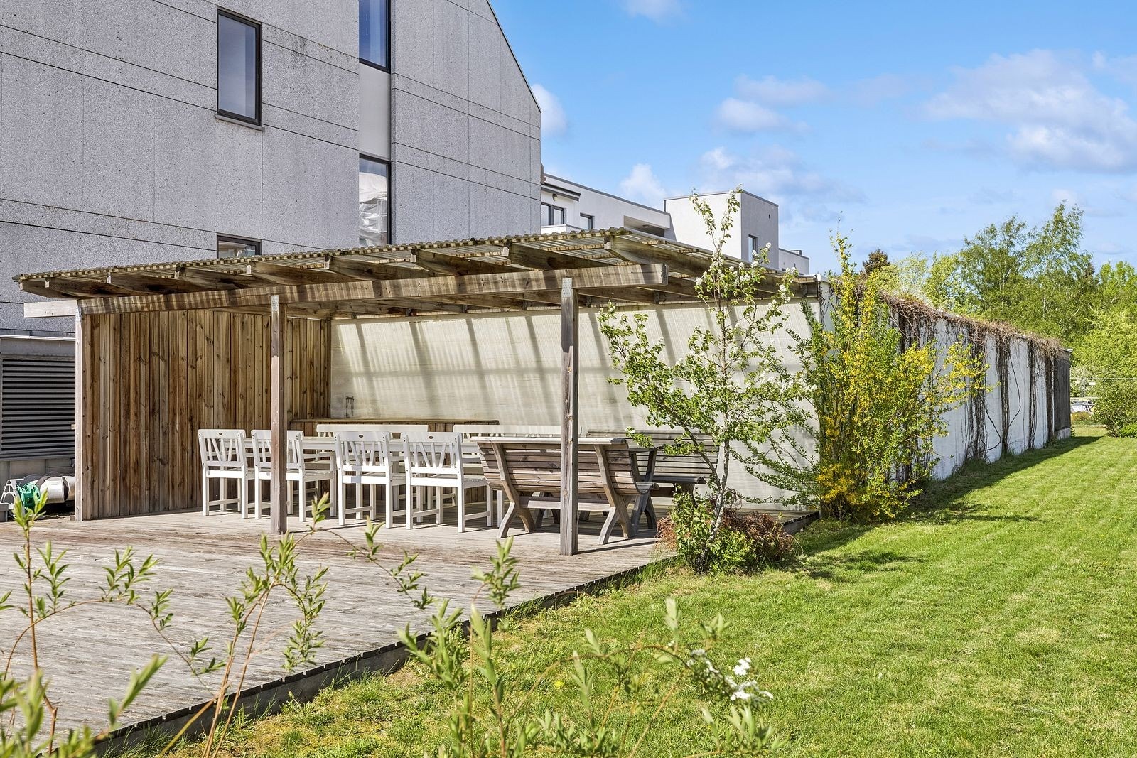 Her kan man samle gjester og nyte varme sommerdager Galleribilde