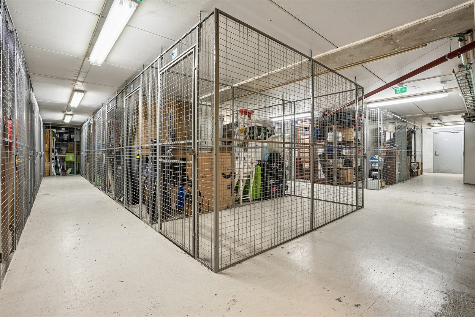 Med leiligheten følger det med en romslig bod på ca. 5 kvm Galleribilde