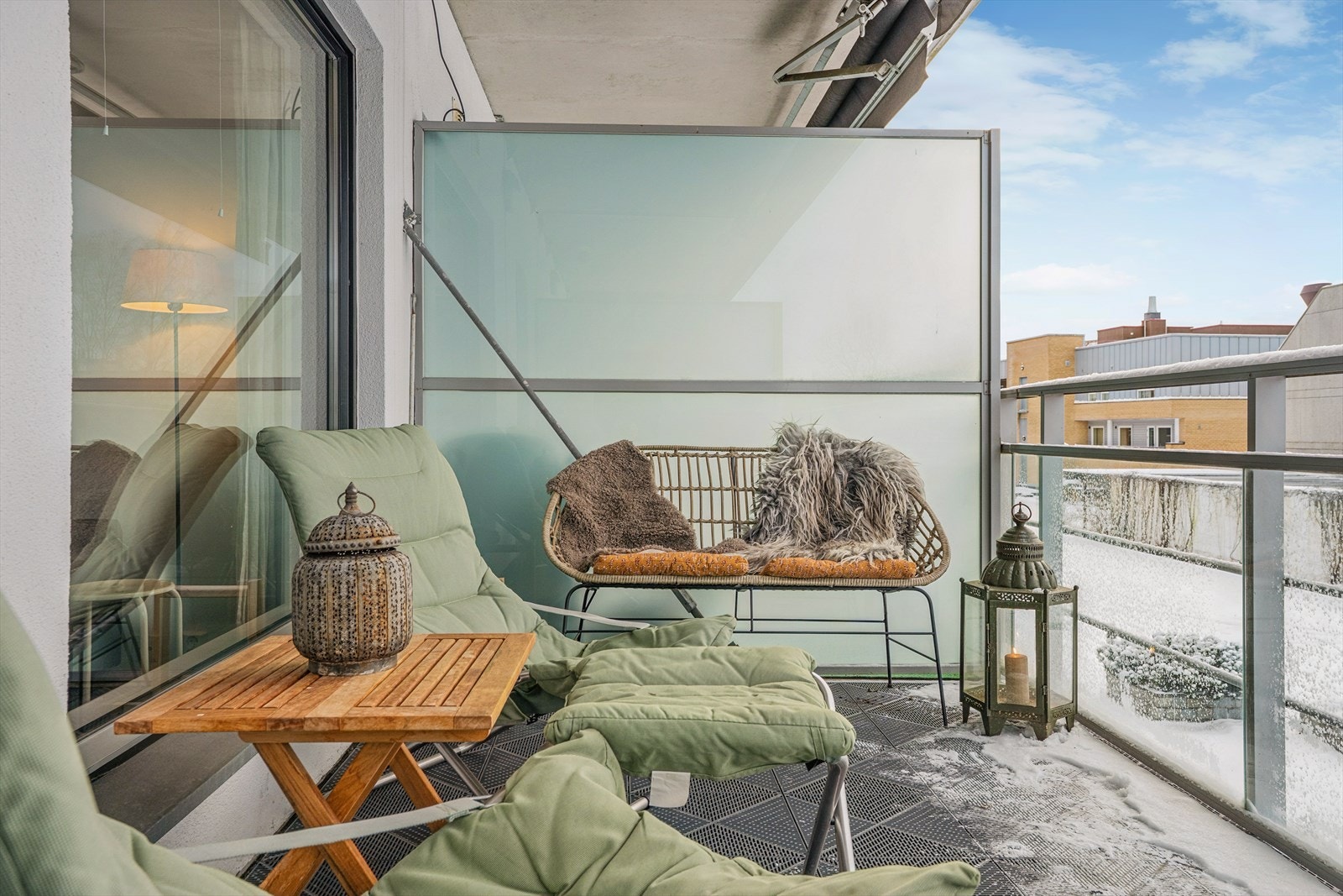 På sommerhalvåret har balkongen sol fra kl. 15 helt til solnedgang Galleribilde