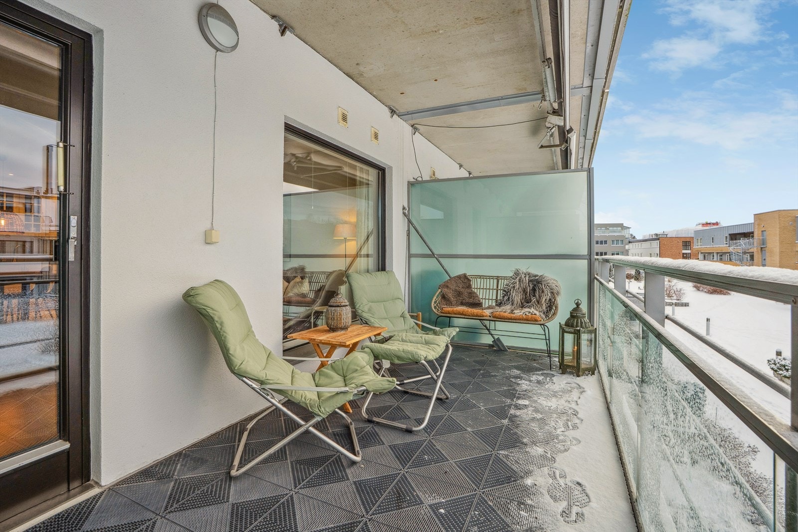 Vestvendt balkong på ca. 11 kvm med svært gode solforhold Galleribilde