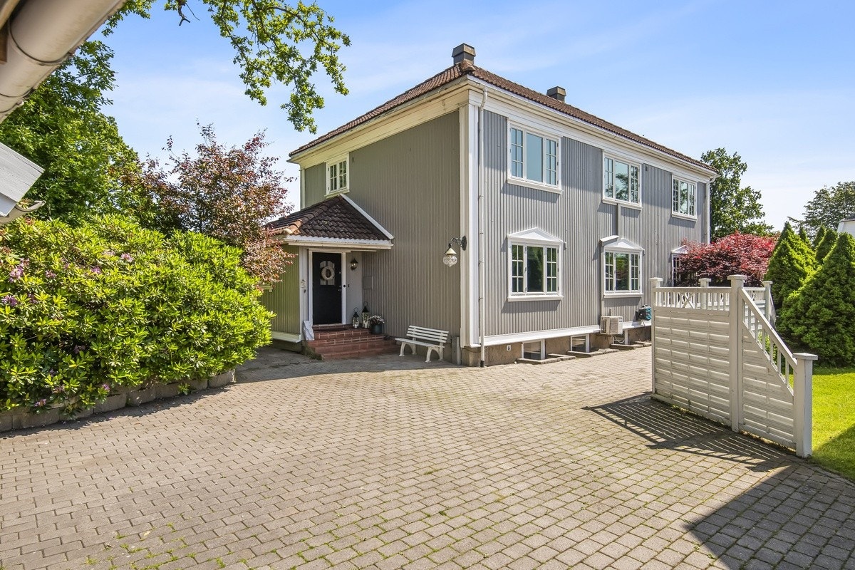 Innkjøring til huset Galleribilde