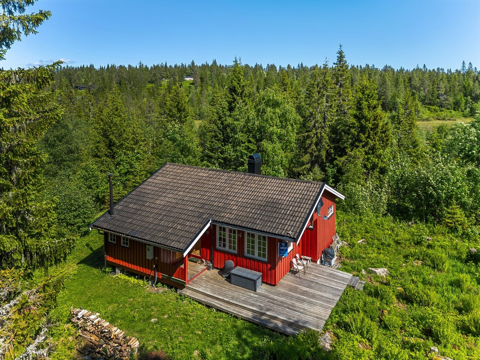 Stor terrasse oppført i 2016 - perfekt for avslapning. Galleribilde