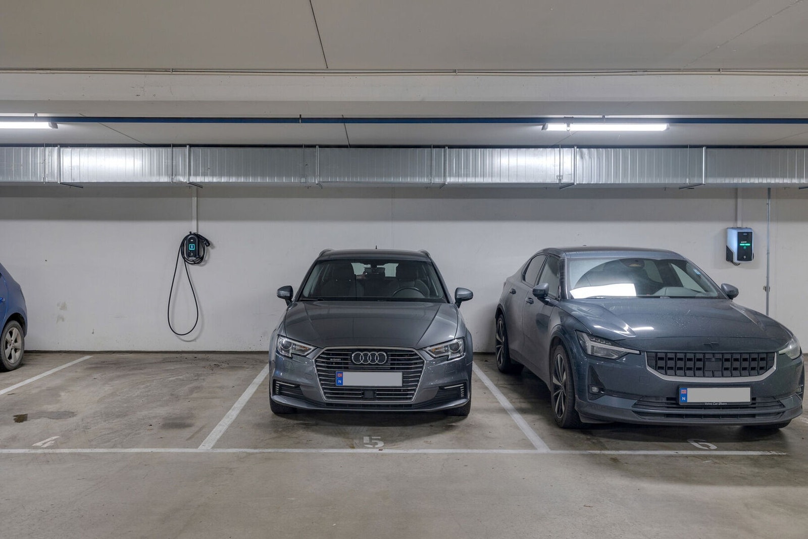 Garasjeplass i felles lukket anlegg Galleribilde