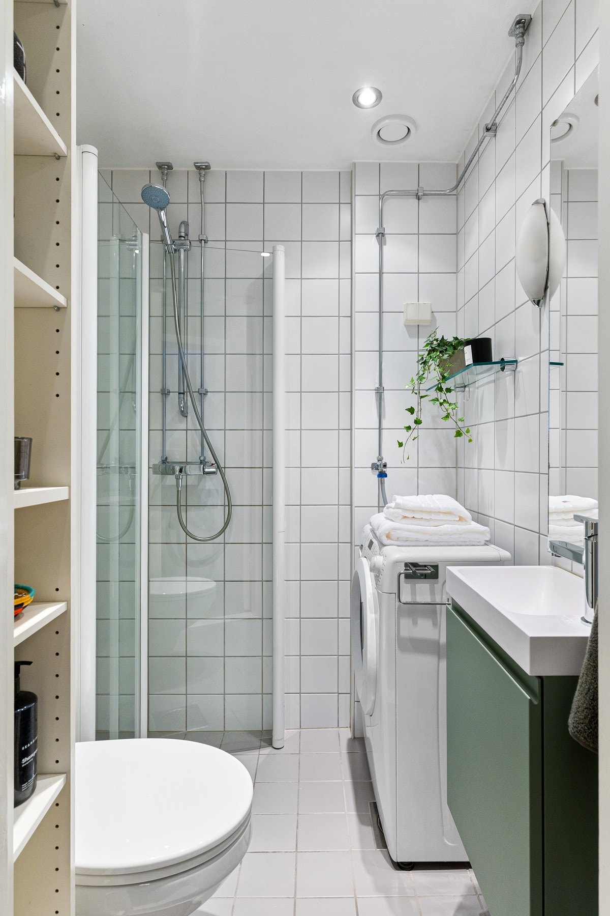 Fint, flislagt baderom renovert i 2008 i regi av aksjelaget. Galleribilde