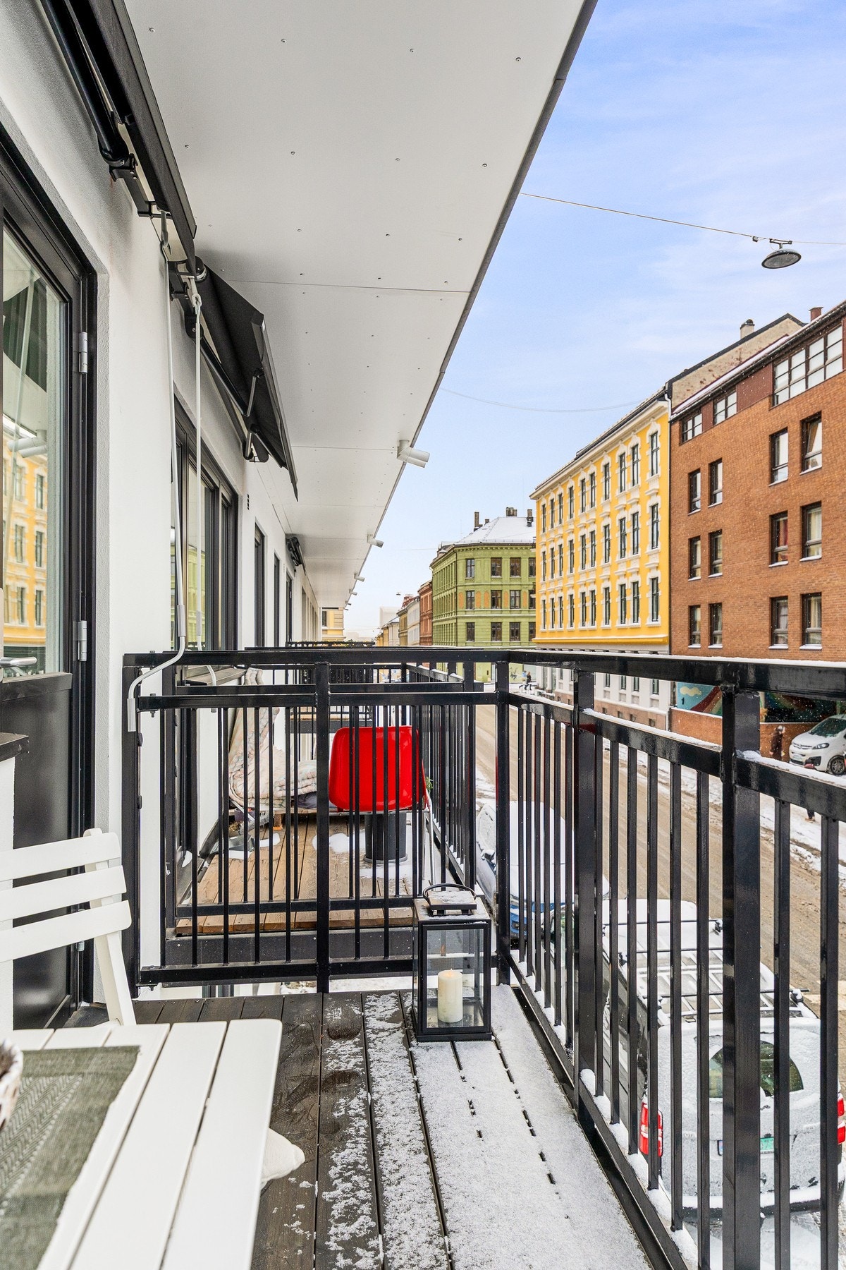 Her kan du sitte uansett vær med tak over hodet - ny markise i 2025. Galleribilde